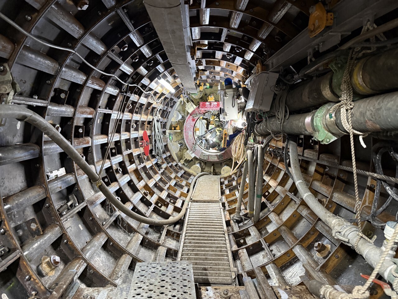 鶴ケ峰配水池　舗装完了状況