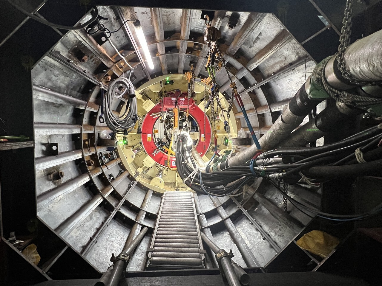 鶴ケ峰配水池　発信エントランス施工状況