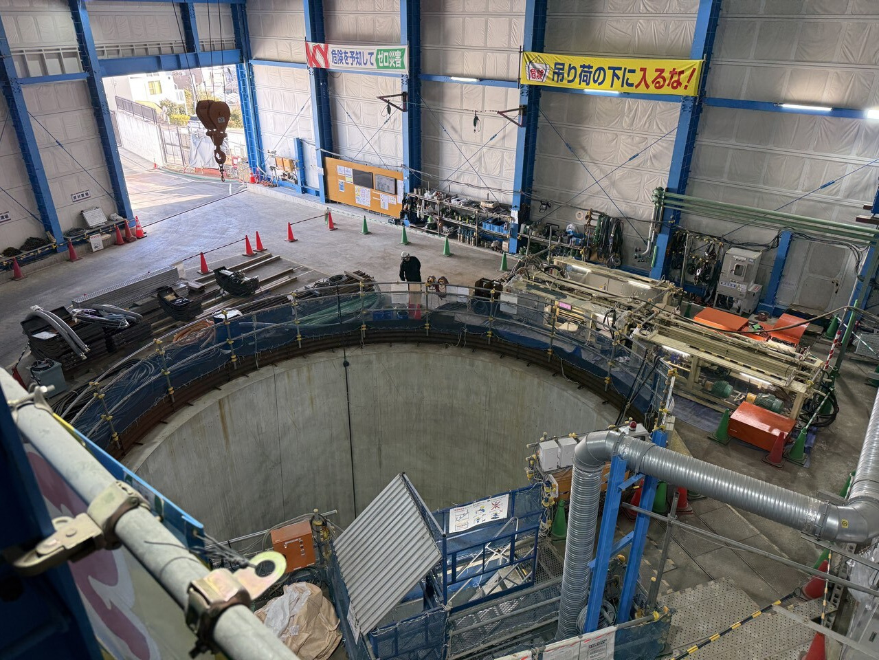 鶴ケ峰配水池　発信エントランス施工状況