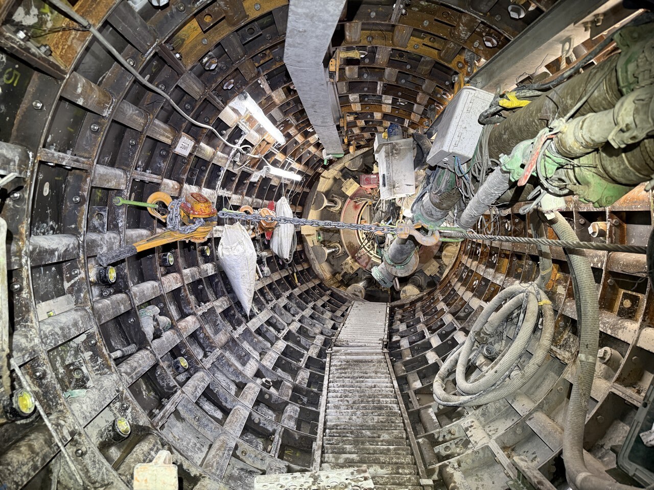 鶴ケ峰配水池　発信エントランス施工状況